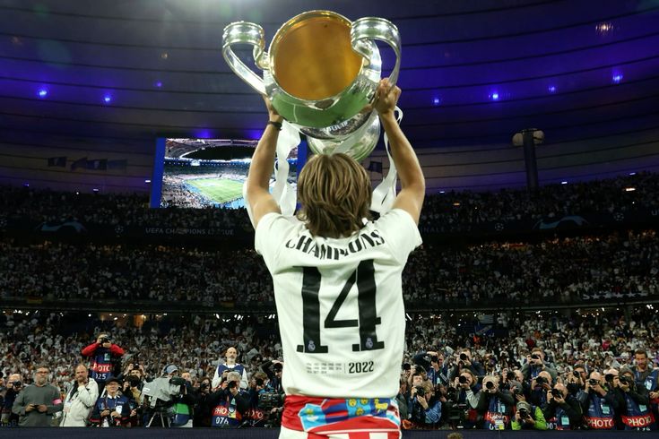 Overview of Luka Modrić’s Football Career: From Tottenham Hotspur to Real Madrid Legend